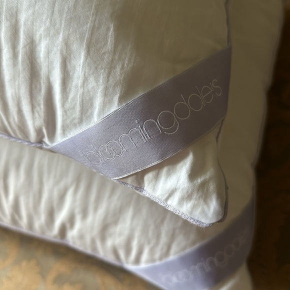 Bloomingdale’s Primaloft Black Series Queen Set - Picture 8 of 8